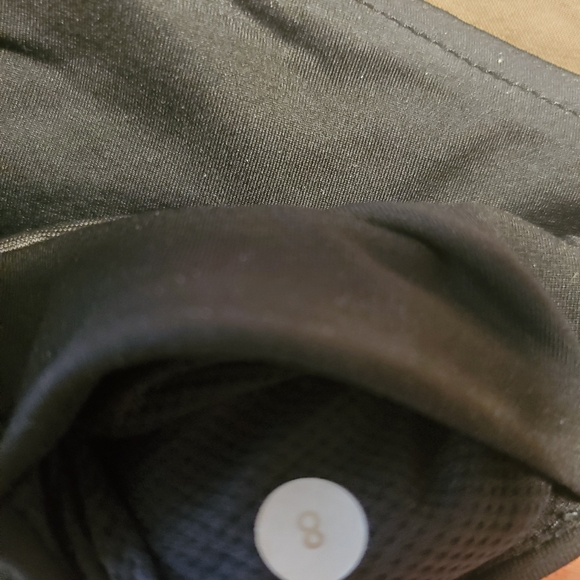 Lululemon Sz 8 running shorts - Picture 3 of 3
